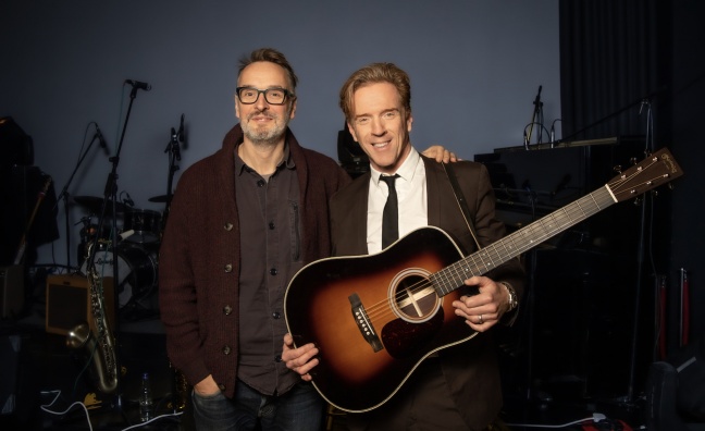 Decca Records signs Damian Lewis for debut album