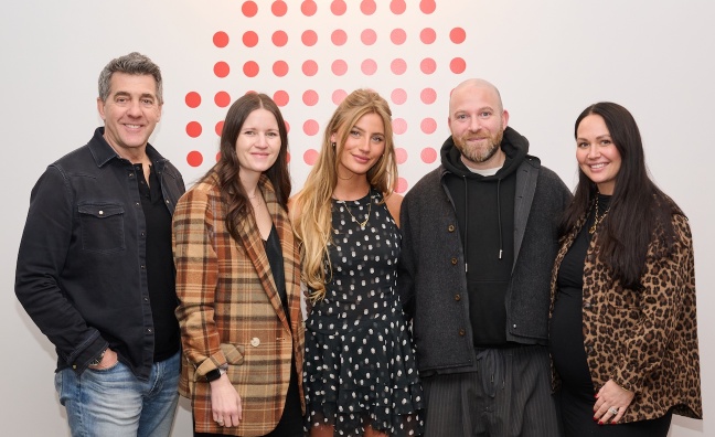 UK artist Bellah Mae signs with Sony Music Nashville