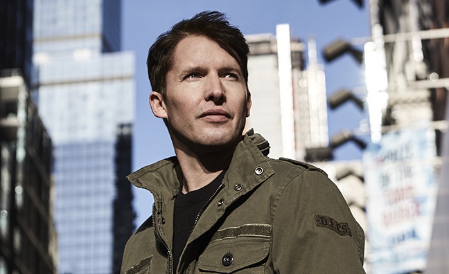 James Blunt strikes back 