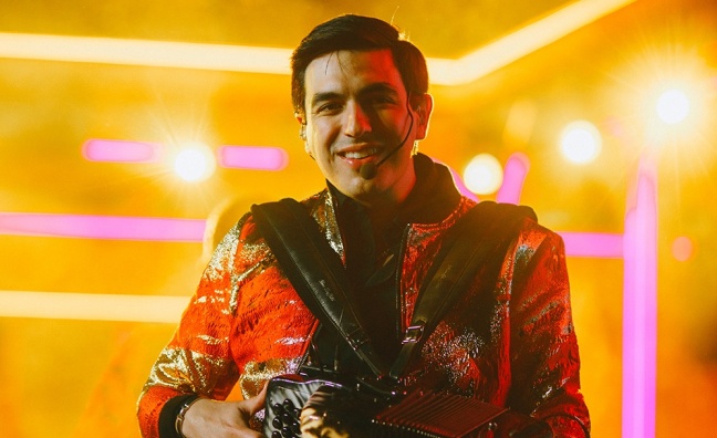 Warner Music Mexico and FM Entertainment sign deal with Música Mexicana star Raúl Hernández Jr