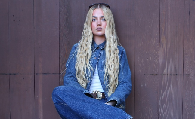 Pulse Music Group signs UK singer-songwriter Fliss to worldwide publishing deal